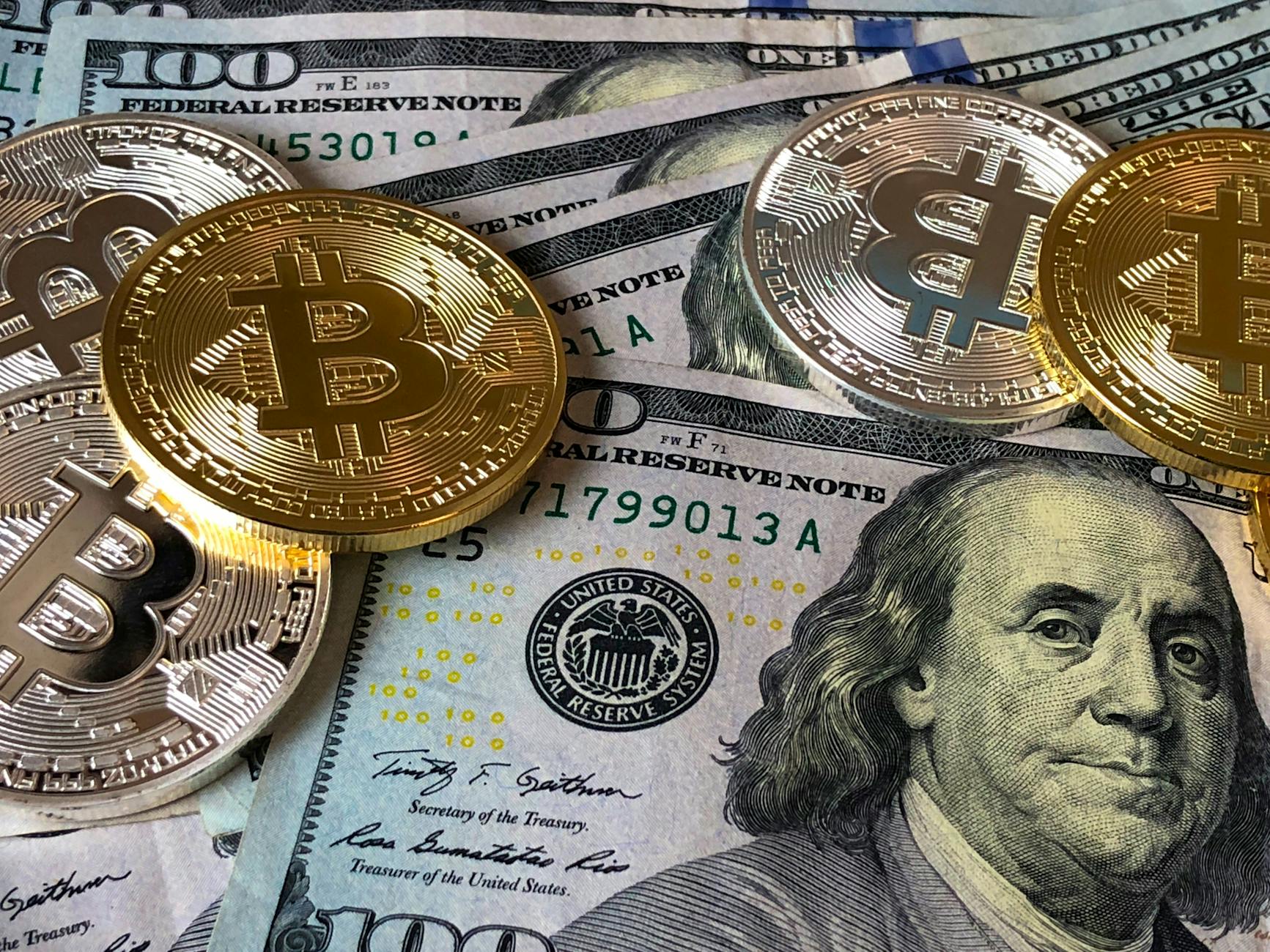 Photo by David McBee on <a href="https://www.pexels.com/photo/bitcoins-and-u-s-dollar-bills-730547/" rel="nofollow">Pexels.com</a>